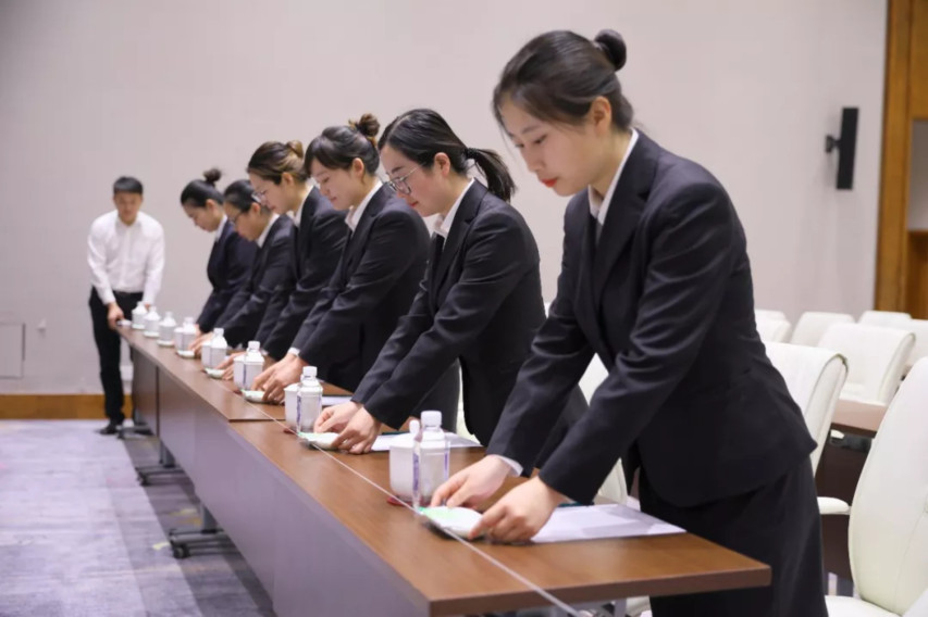 会务服务的含义和礼仪标准?会议服务注意事项有哪些?